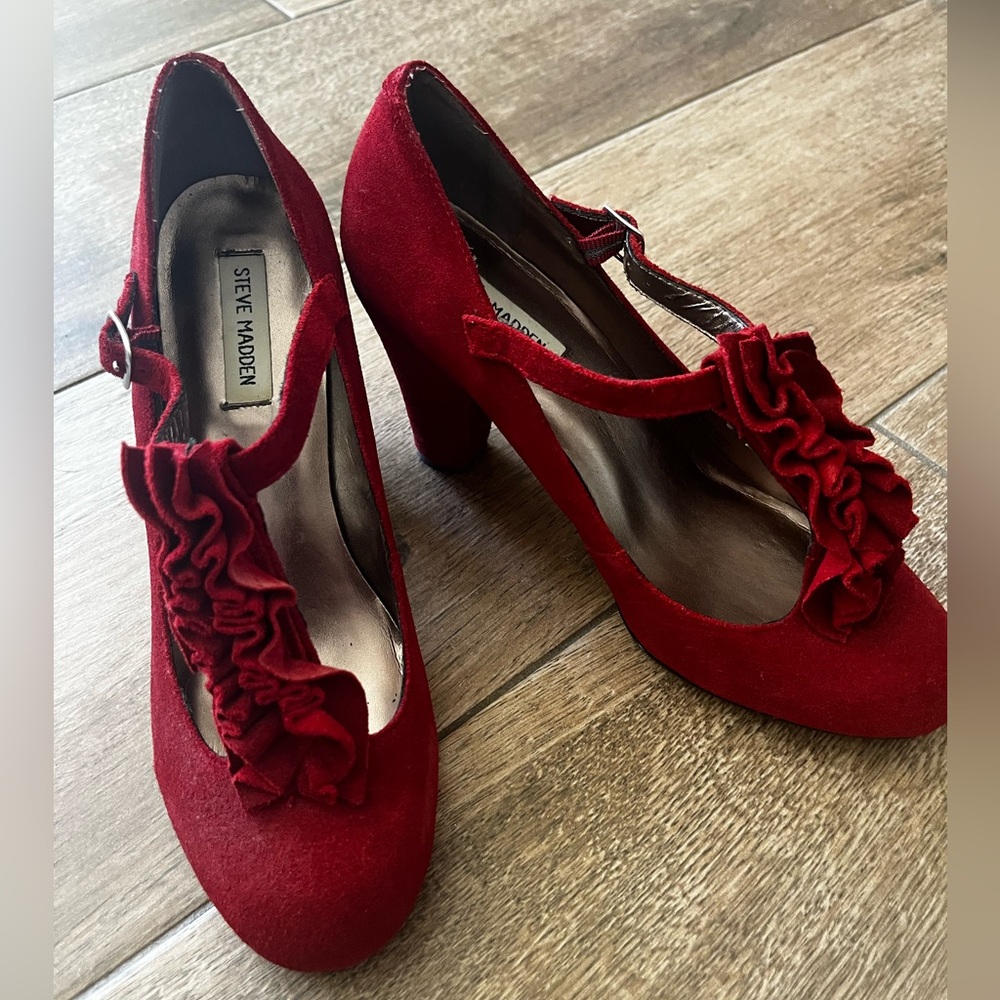 Red Steve Madden Velvet Heels with Ruffle detail - Picture 3 of 6